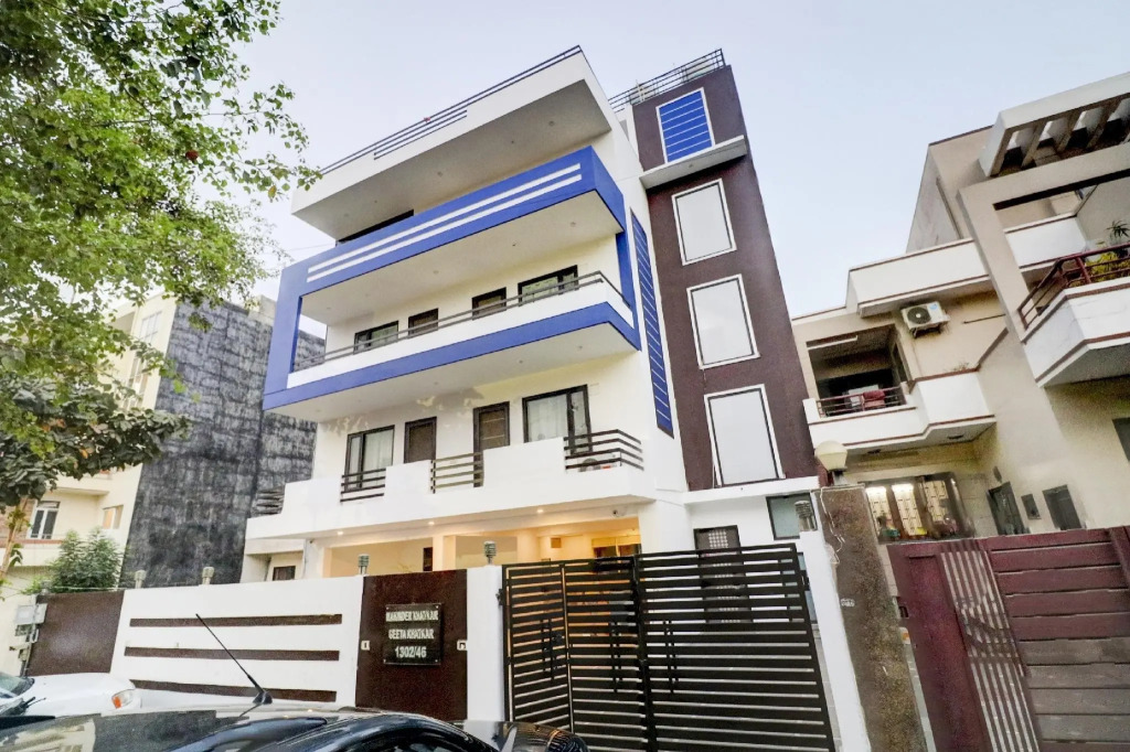 OYO 79248 Hotel Rising Stay