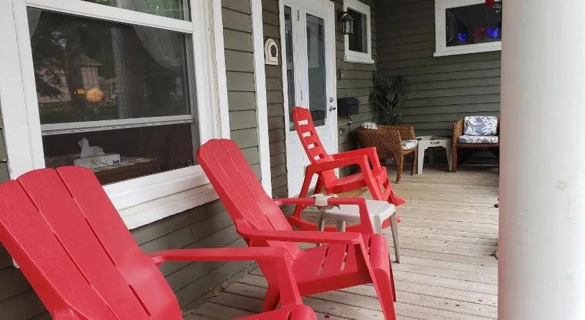 Colonial Charm Inn