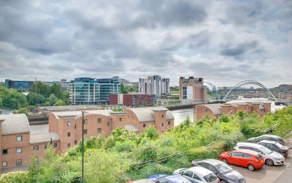 2 Bed Sleeps 3 Newcastle Quayside Views