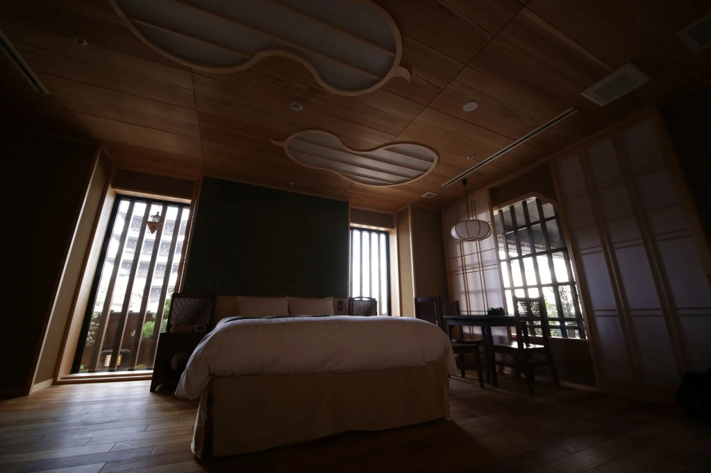 Sunrise Suites