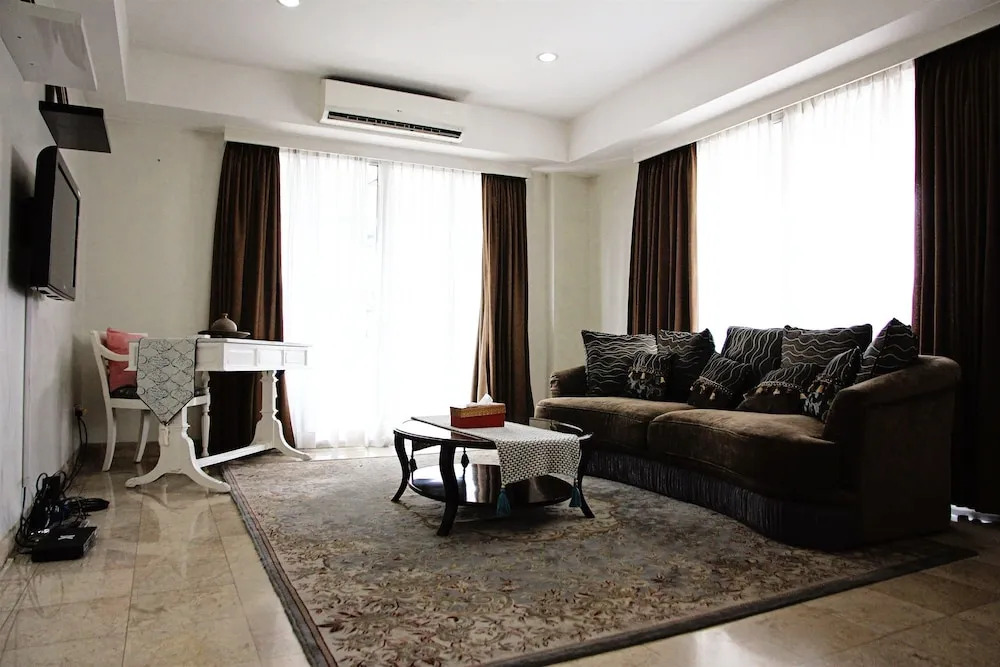 Classic Brawijaya Apartment with Pool View