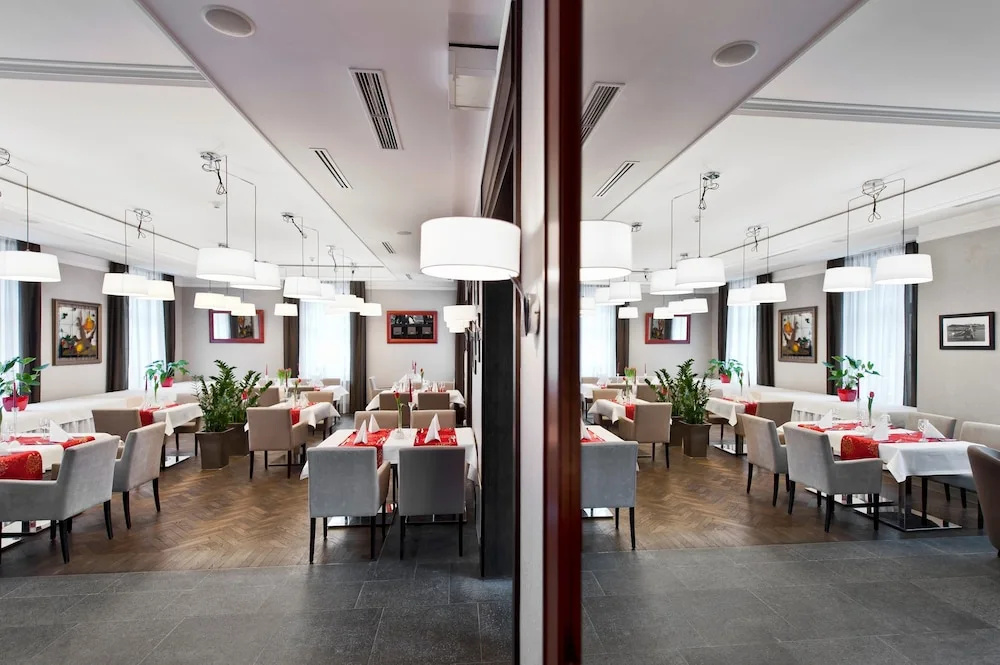 Red Baron Hotel & Restaurant