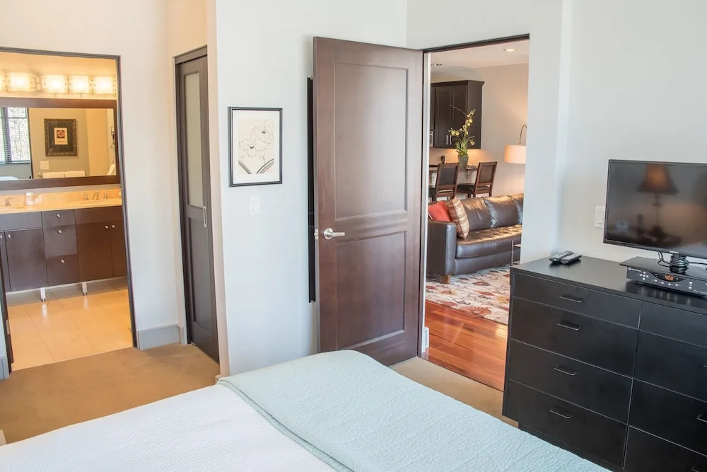 Evergreen Condominium #22 1 Bedroom 2 Bathrooms Condo