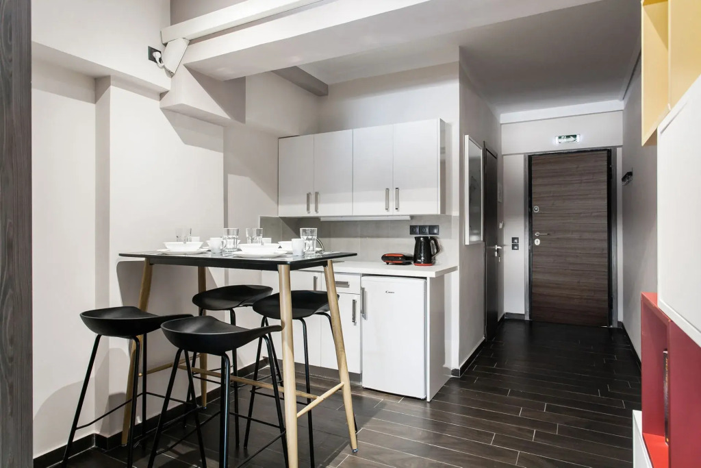 Enattica Monastiraki Living