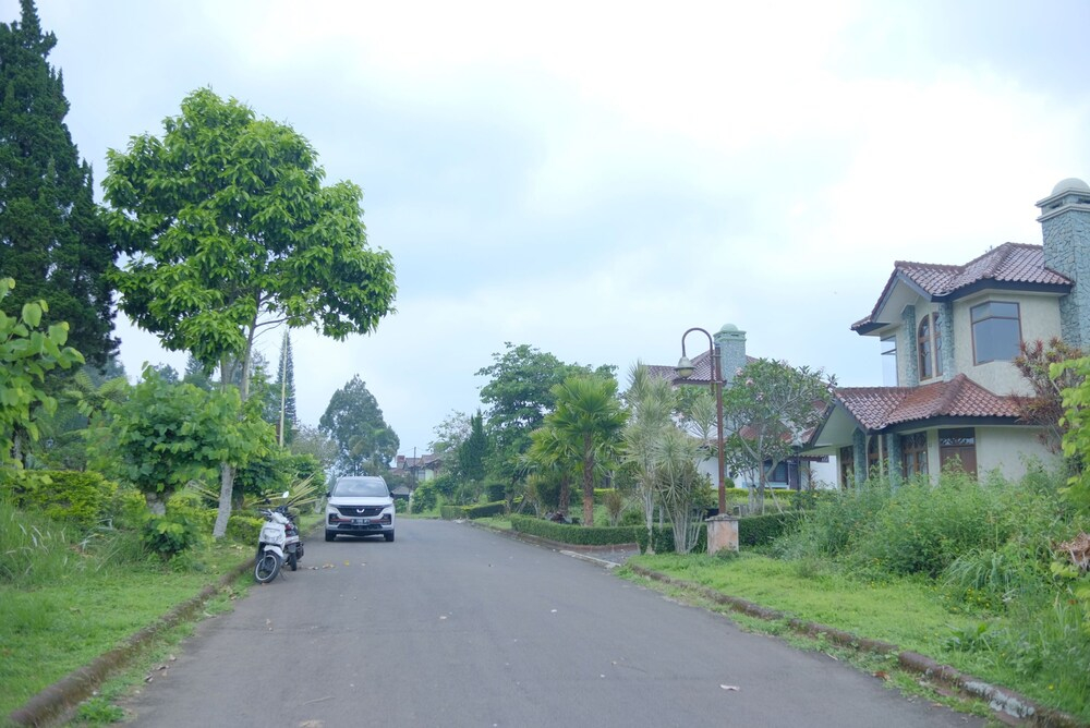 Villa ChavaMinerva Aries Ciater with Private Pool