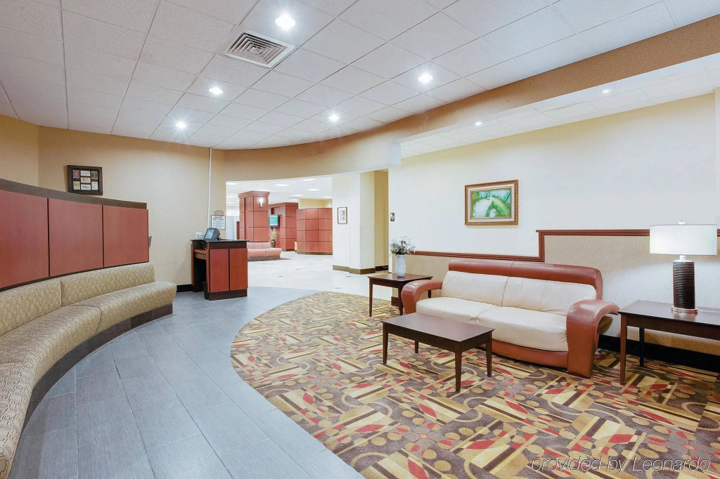 La Quinta Inn & Suites Pittsburgh North - McKnight