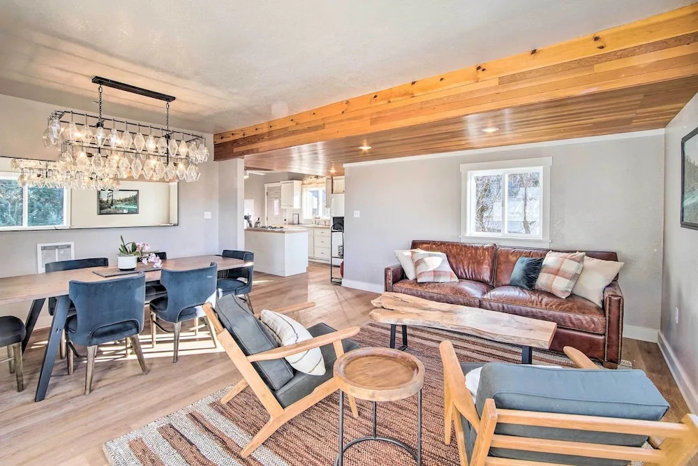 Cle Elum Vacation Rental - Walk Downtown!