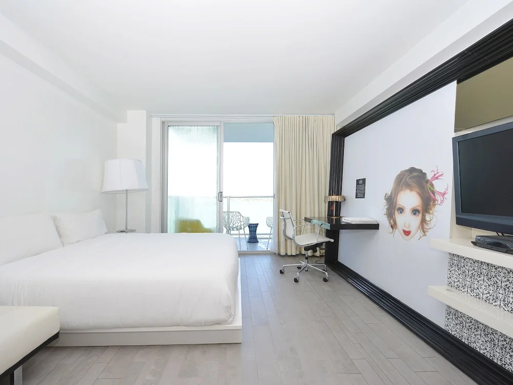 Miami World Rental - Mondrian 1220