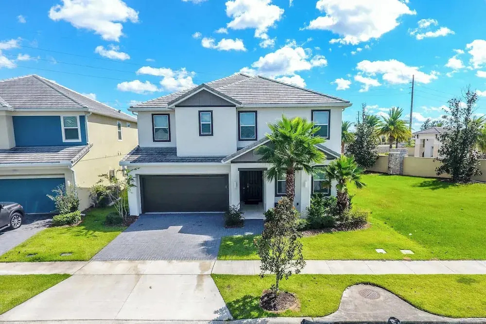 Relax in Style: Elegant Vacation Home in Orlando