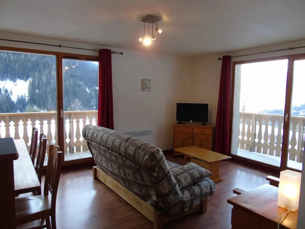Lou Services Apartment CB11 LSI 001