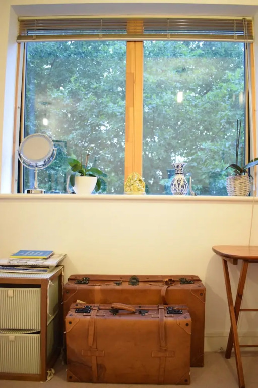 Clean Bright Apartment 7 mins from Central London