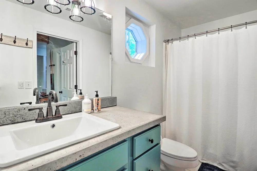 2 Mi to Sapphire Resort: Home w/ Hot Tub & Games