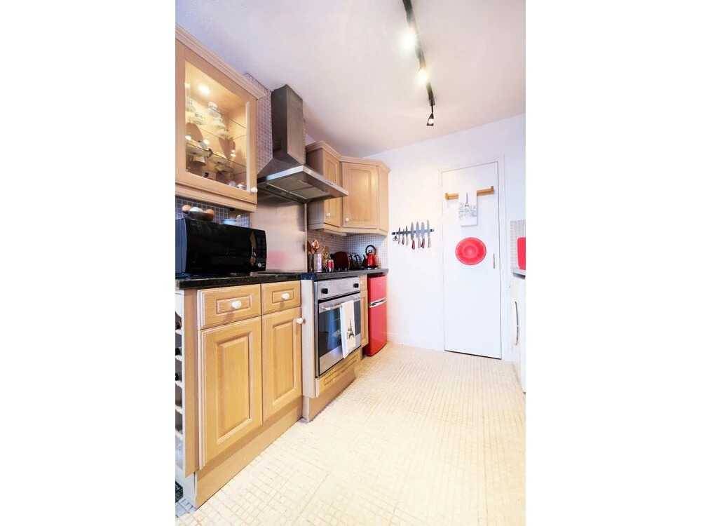 2-br Flat For 4 in Gated Complex With Pool