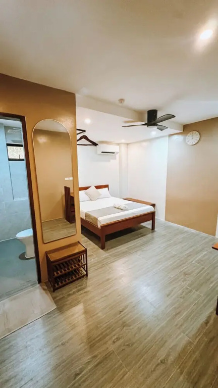 Tiwis Travellers Inn - Solar Powered, Starlink, Scooter Rental, Palawan Tours
