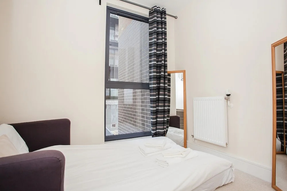 Modern 2 Bed Apartment Close to Canary Wharf