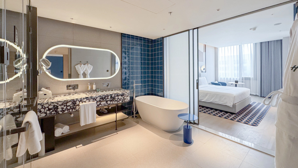 Holiday Inn Shanghai Pudong Airport, an IHG Hotel