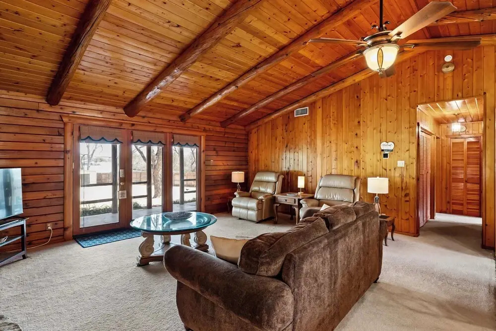 Lakefront Cabin + Guest House Near Granbury Square