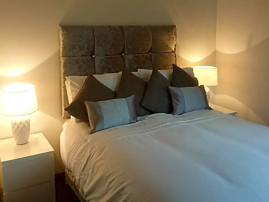 Glenfern Guest House and a separate Cottage with its own private hot tub