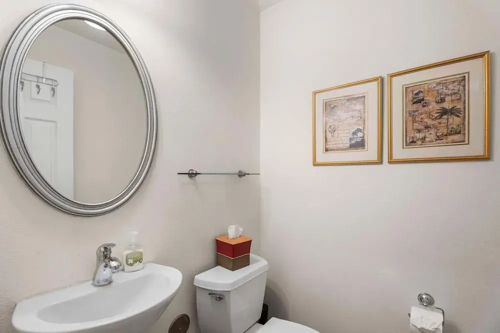 Spacious Townhome - Close to Beaches & Shopping! - Vrkcv