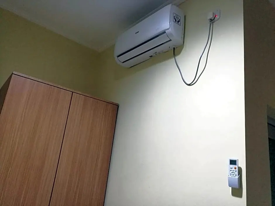 OYO Life 2594 Kost Azarina Syariah