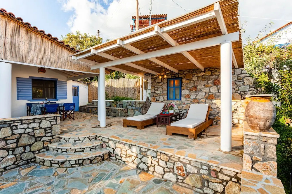 The Blue House Seaside Retreat - Fully equipped