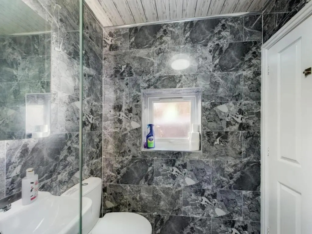 Stunning 4-bed House Fully Refurbished Modern