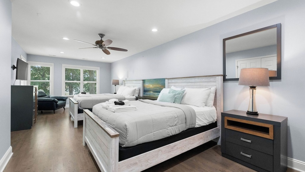 Laid Back Lake Life by Avantstay Waterfront View