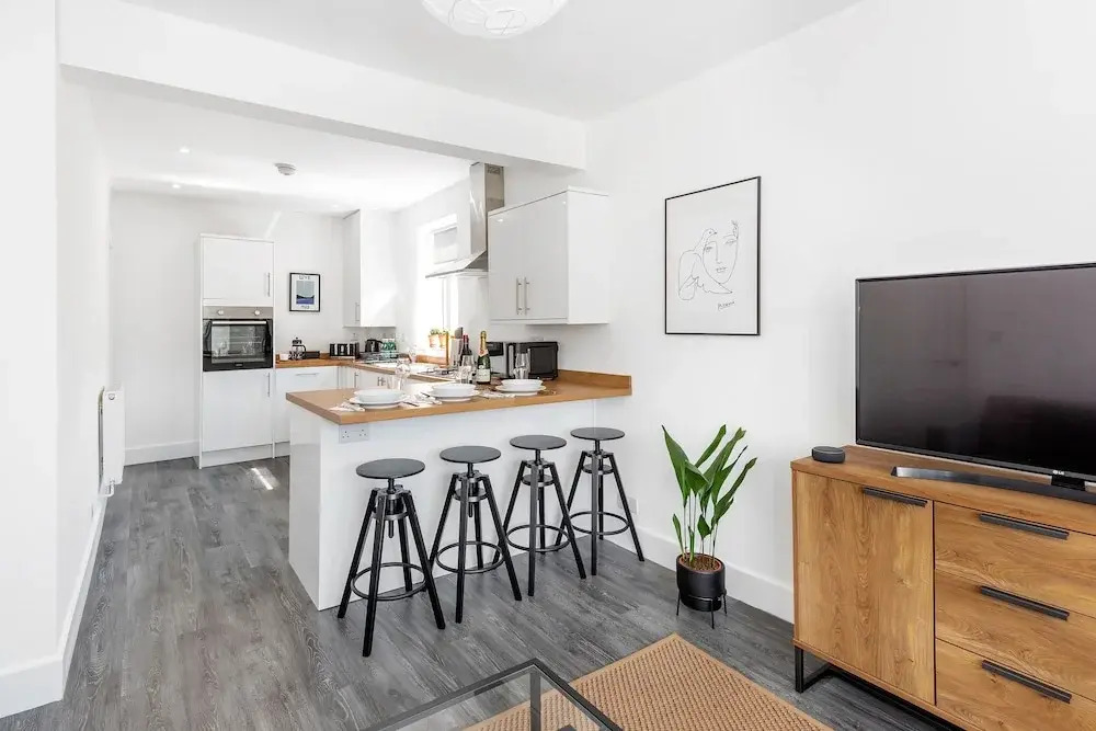Stylish Apartment In Leafy Central Neighbourhood