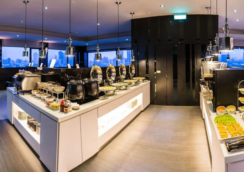 CHECK inn Express Kaohsiung Love River