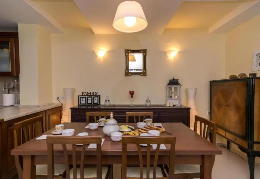 George's Poet Maisonette