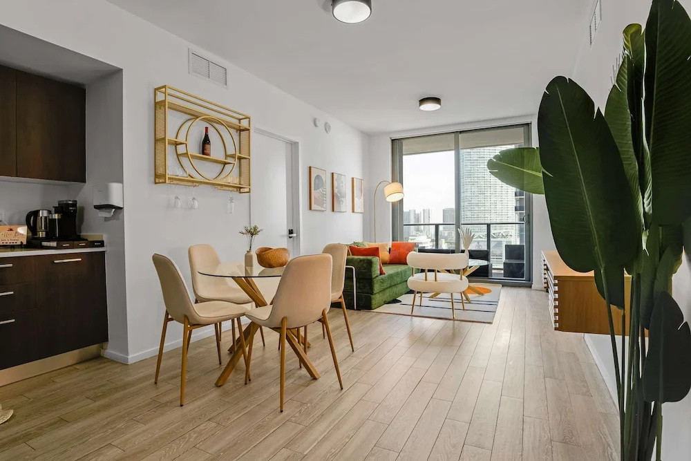 Downtown Miami 2BR Skyline Bay View Balcony Corner Suite Luxe Pad