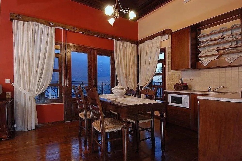 Arhontiko Arhanes Suites