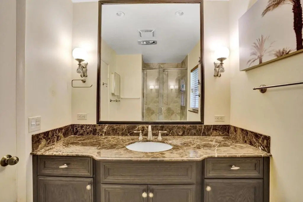 Family Friendly Home- 7 Minutes from the Beach!
