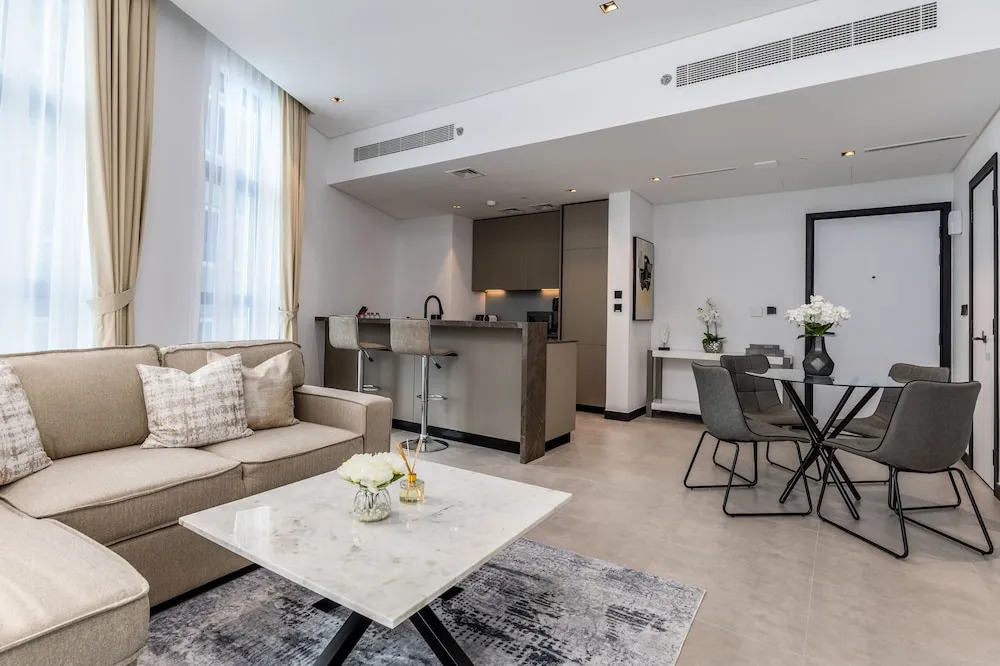 Waves - Impressive 1BR Apartment Close to Burj Khalifa