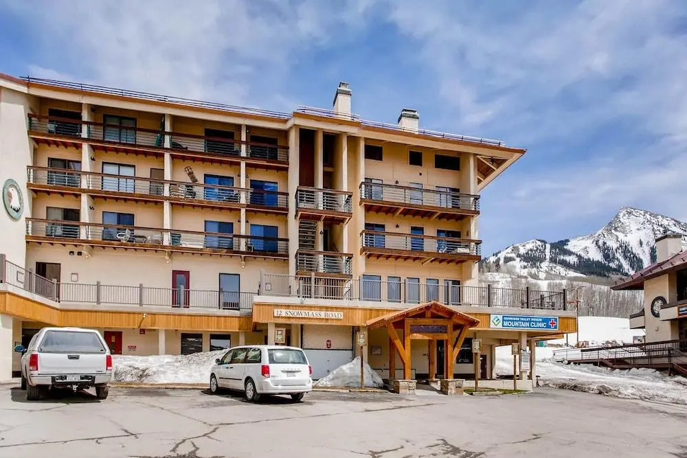 1 Br + Loft With Mountain Views 1 Bedroom Condo - No Cleaning Fee! by RedAwning