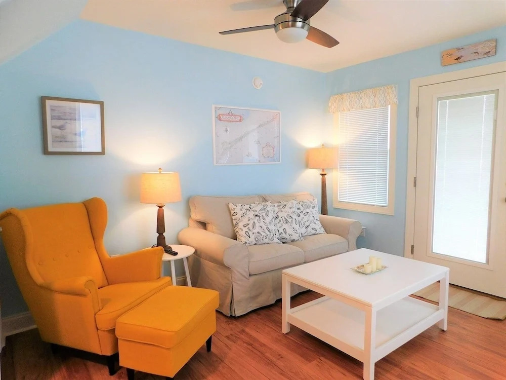 Located In Ocracoke Ge Within Walking Distance Of The Harbor, Shops And Restaurants. 1 Bedroom Condo