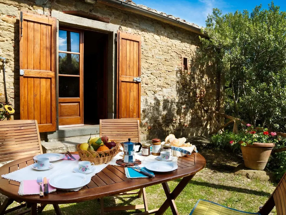 Elegant 2-bedroom Holiday Home in Tuscan