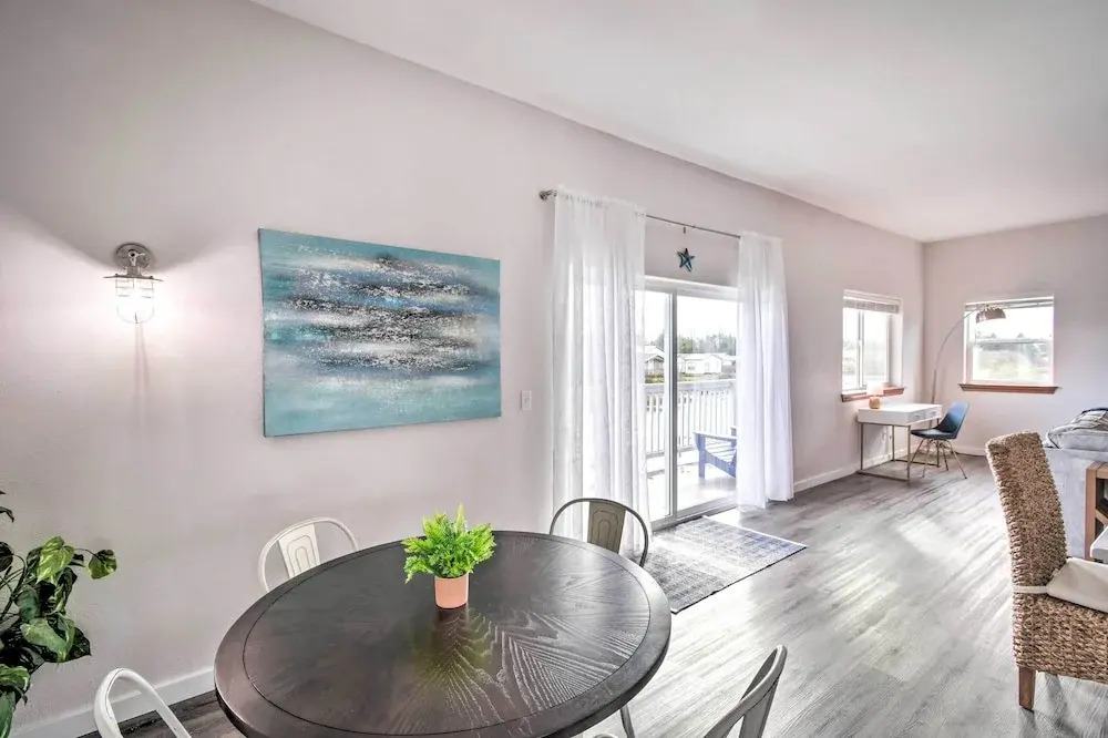 Dog-friendly Canalfront Condo in Ocean Shores