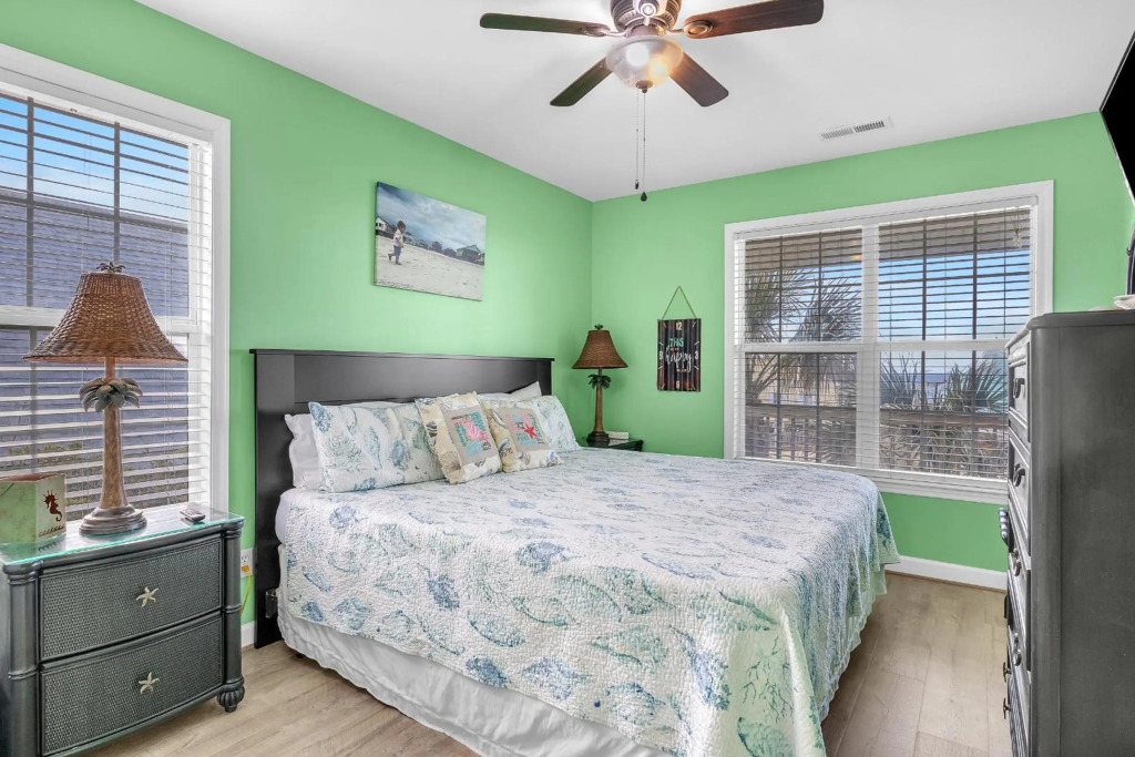Sherrys Paradise by Oak Island Accommodations