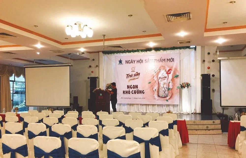 Khách sạn Dìn Ký Cổng Chào Bình Dương