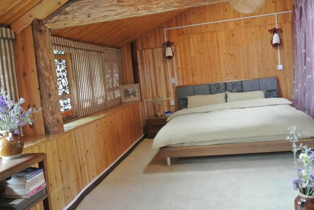 E-Outfitting Moon Hostel