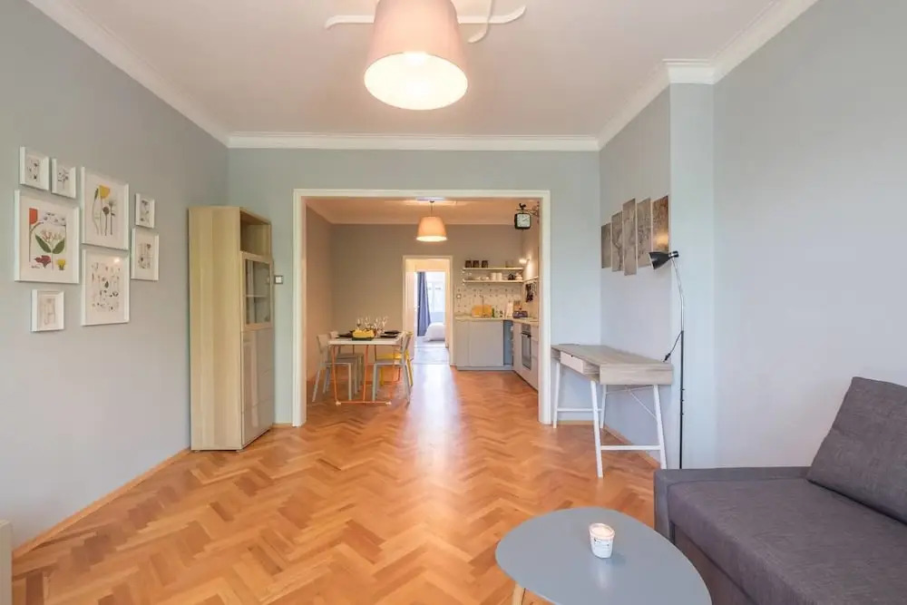 FM Deluxe 1-BDR Apartment - Style Meets Charm