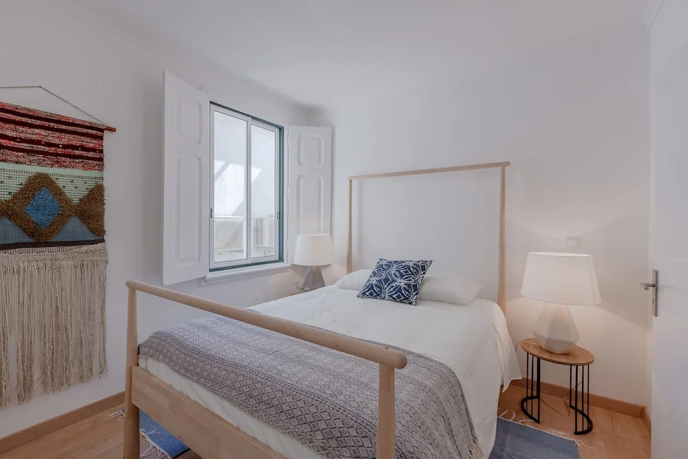 Bright & Spacious W/ Orange Tree Patio Apartment by TimeCooler