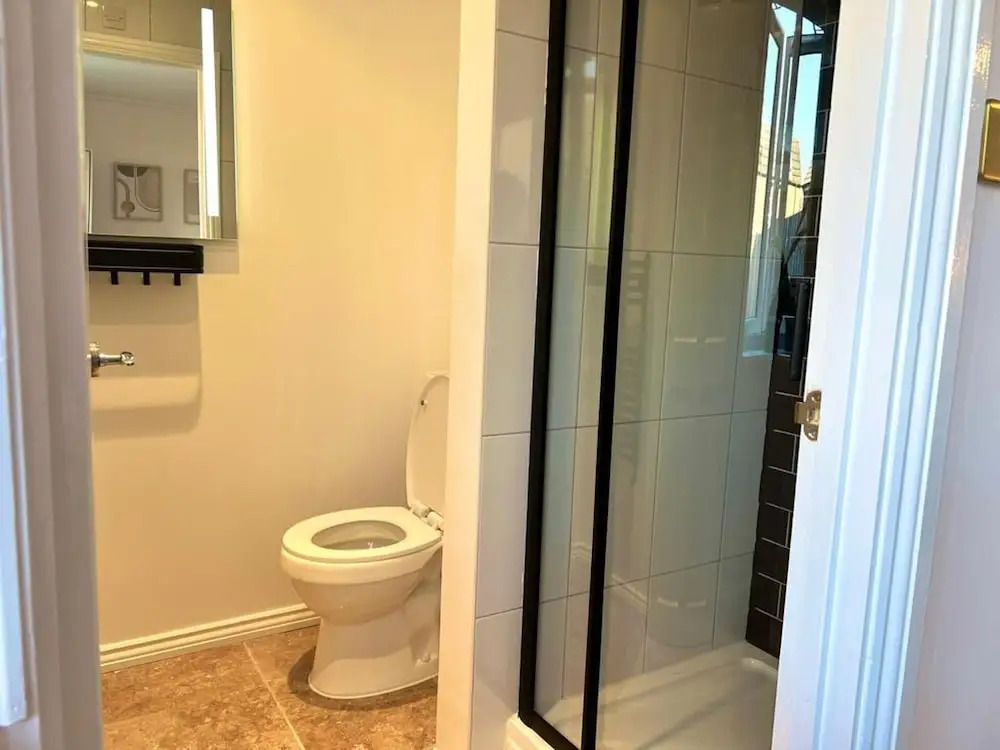 Newly-built Studio Near Laindon Station