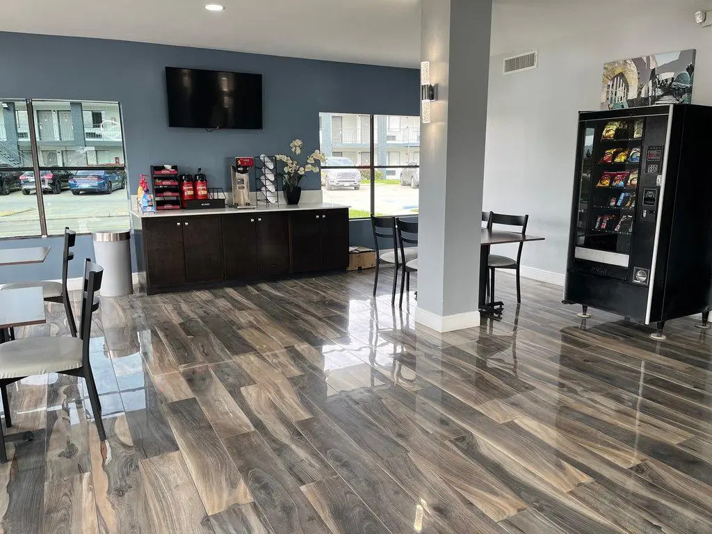 HomeTowne Studios by Red Roof San Antonio E - Frost Bank Center