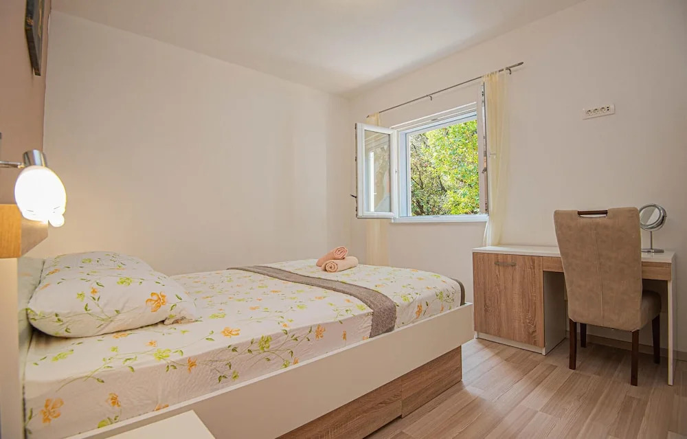 Lovely Home In Grebastica With House Sea View