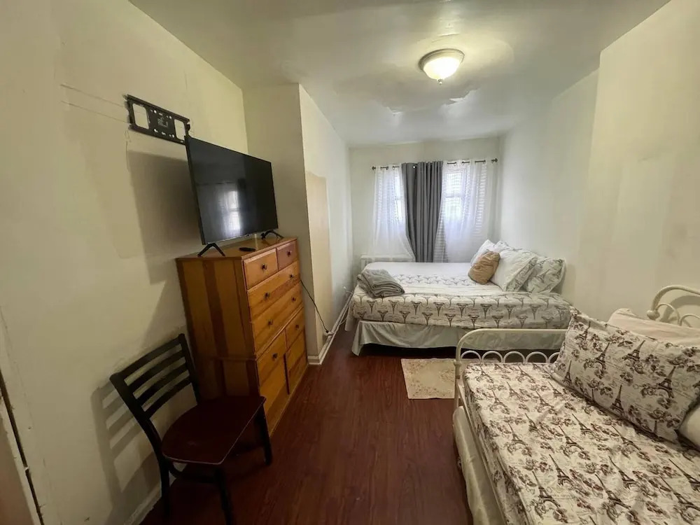 Huge 3 Bedrooms Apt 15 Minutes to NY City