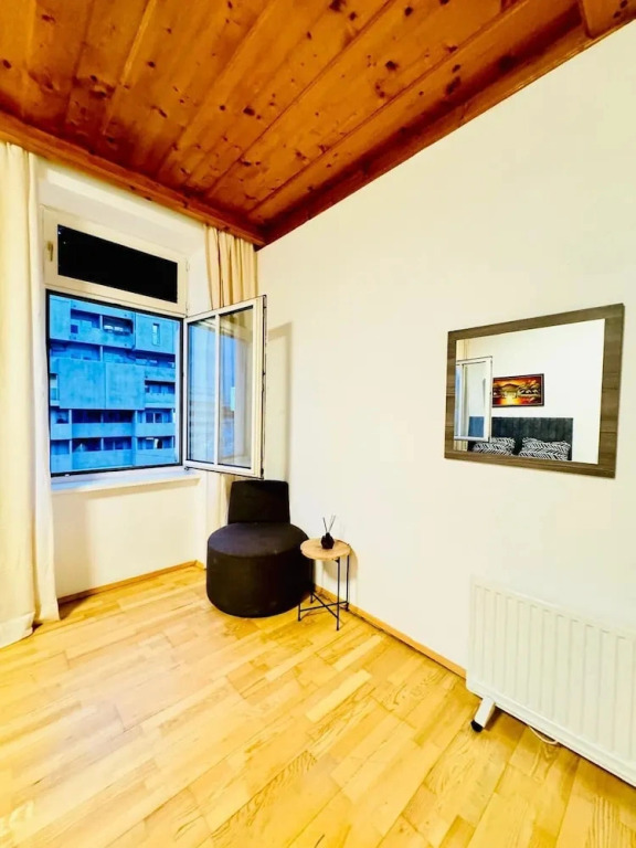 Spacious Private Room Near FAC Platz