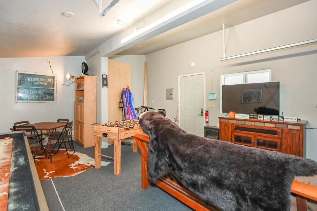 Comets Cabin 3 Bedroom Home by RedAwning