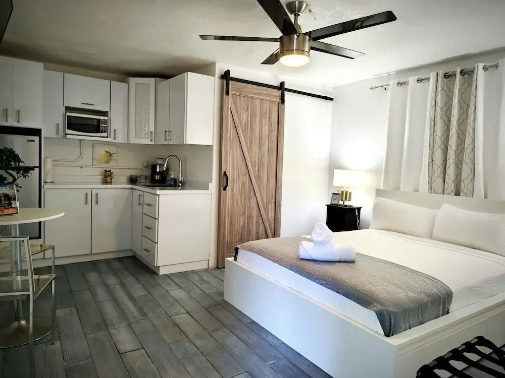 SEGOVIA STUDIO UNITS